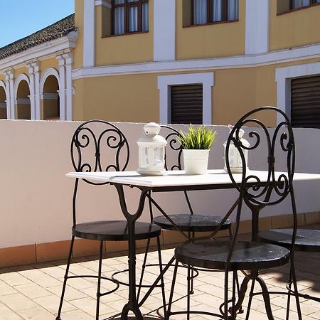 Apartamentos Turisticos La Encarnacion Sevilla Bagian luar foto