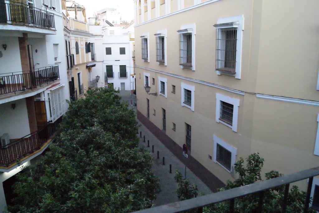 Apartamentos Turisticos La Encarnacion Sevilla Bagian luar foto