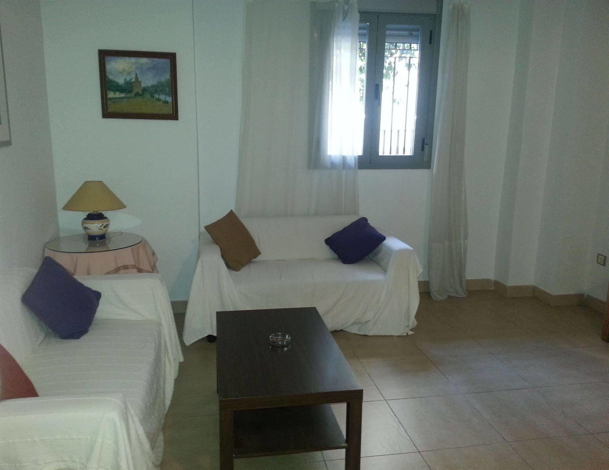 Apartamentos Turisticos La Encarnacion Sevilla Bagian luar foto