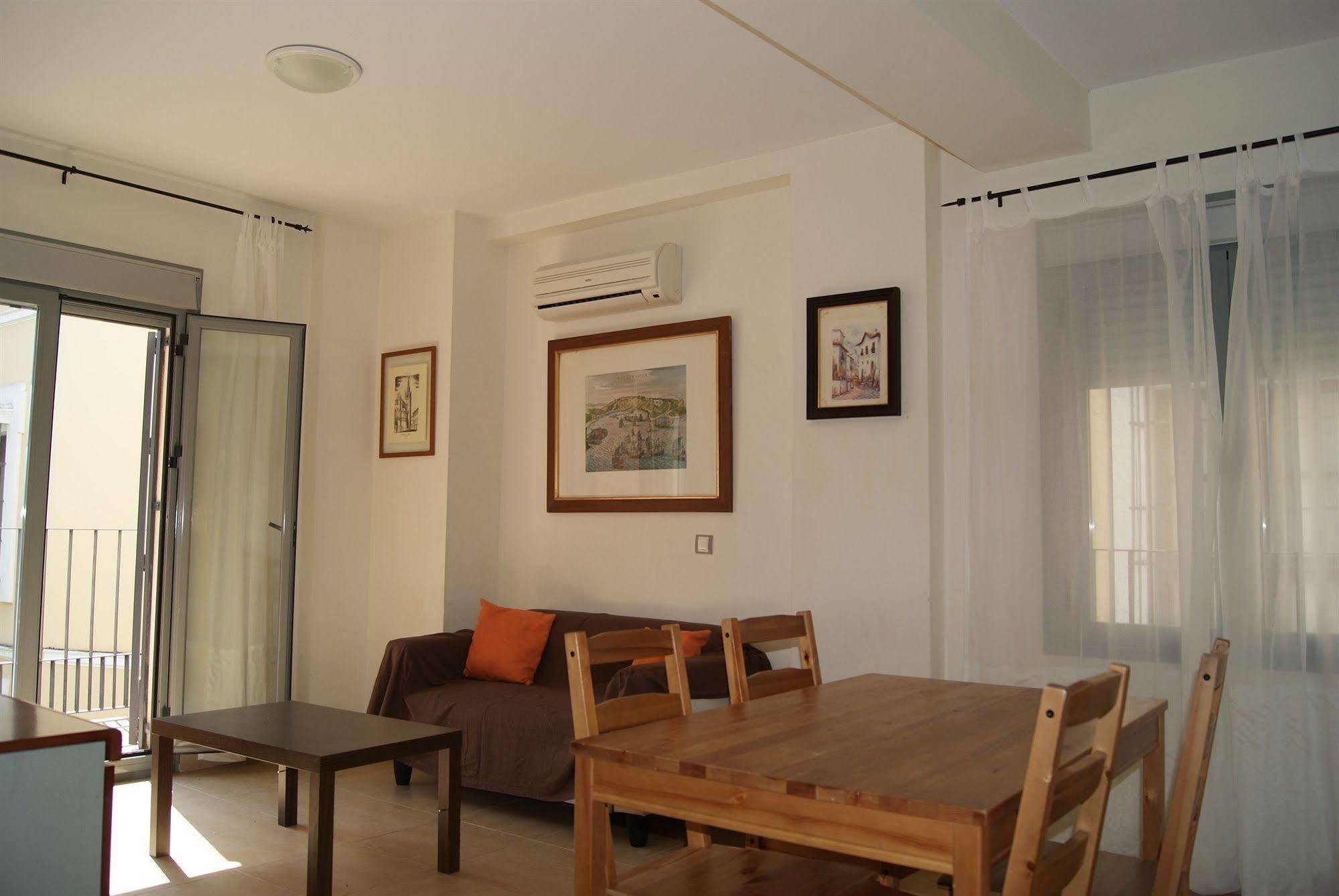 Apartamentos Turisticos La Encarnacion Sevilla Bagian luar foto