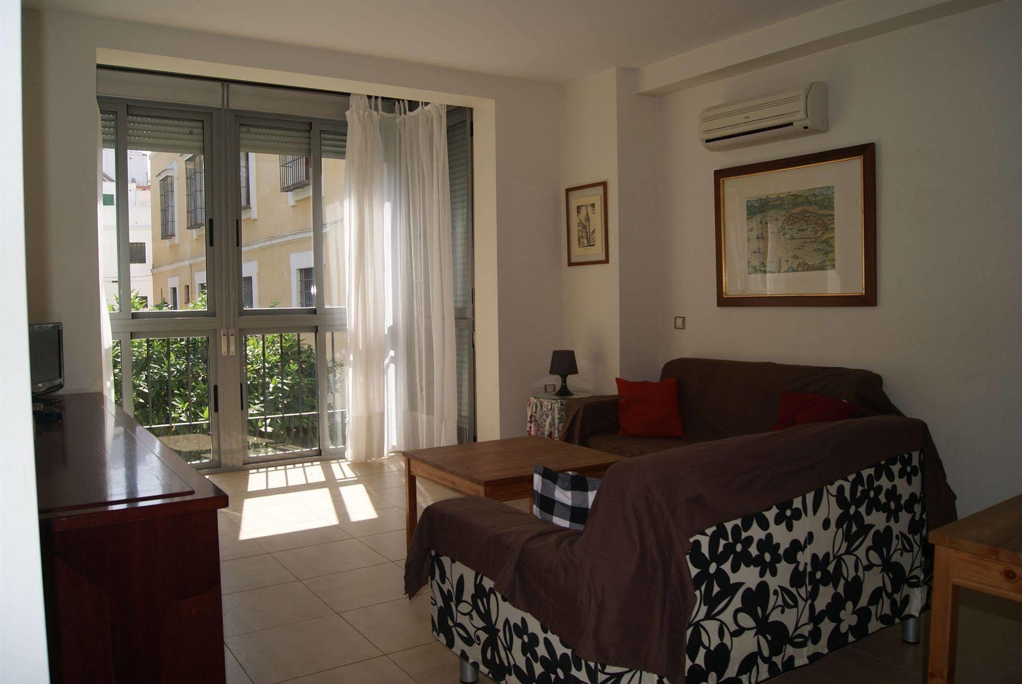 Apartamentos Turisticos La Encarnacion Sevilla Bagian luar foto